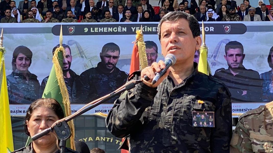 Mazlûm Ebdî di merasîma cenazeyên helîkopterên ketî de axivî