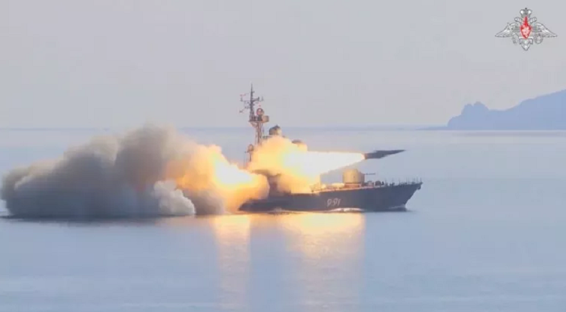 Rusyayê, li Deryaya Japonyayê çeka giran bi kar hanî!