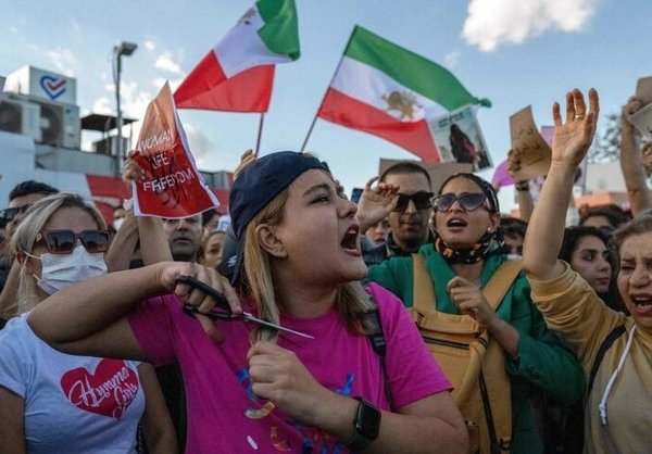 Daraza Îranê: Di qanûna sergirtina jinan de ti guherîn tine