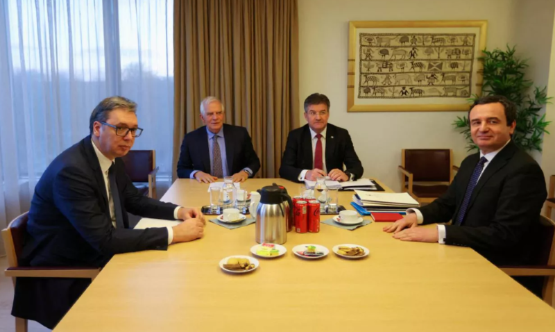 Herdu welatan, li ser asayîbûna pêwendiyan li hev kir