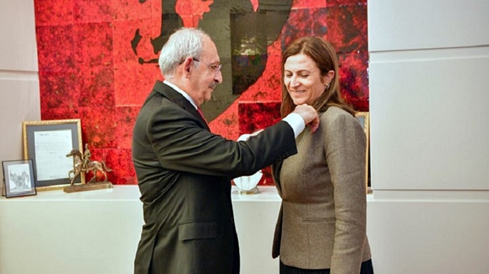 Turkan Elçî bi merasîmekê besdarî CHPê bû: Dibe namzedê parlamenteriyê