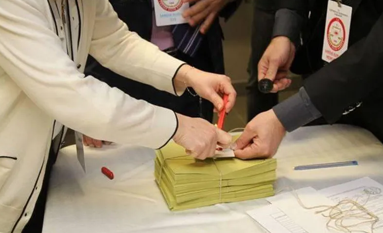 Li Tirkiyeyê sindoq hatin girtin: Hejmartinê dest pê kir!