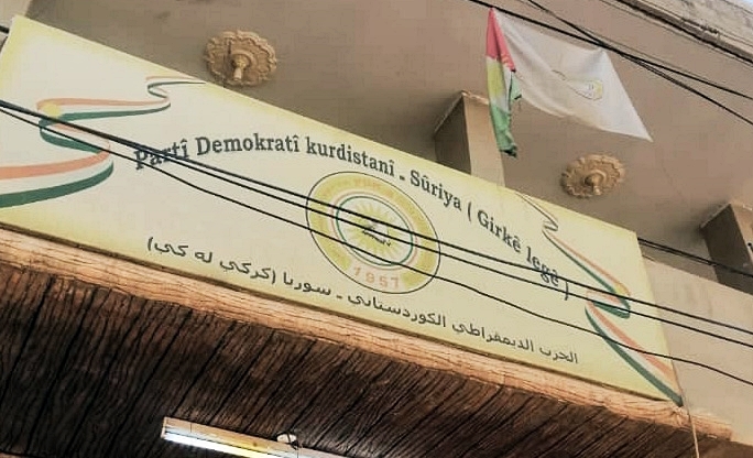 ENKS: 2 kesên bi cilên leskerî Ala Kurdistanê û PDK-Sê ya Girkê Legê sewitandin