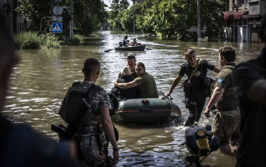Ukrayna: Rûxandina bendavê, bi deh hezaran kesan serpeze kir!