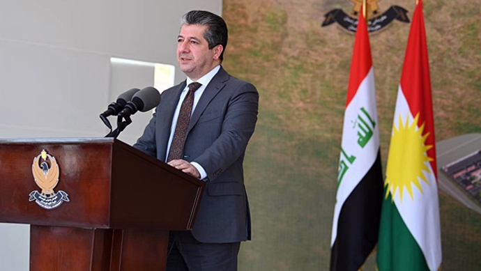 Mesrûr Barzanî li Hewlêrê kevirê bingehîn ê kargeheke mezin a çîmento danî