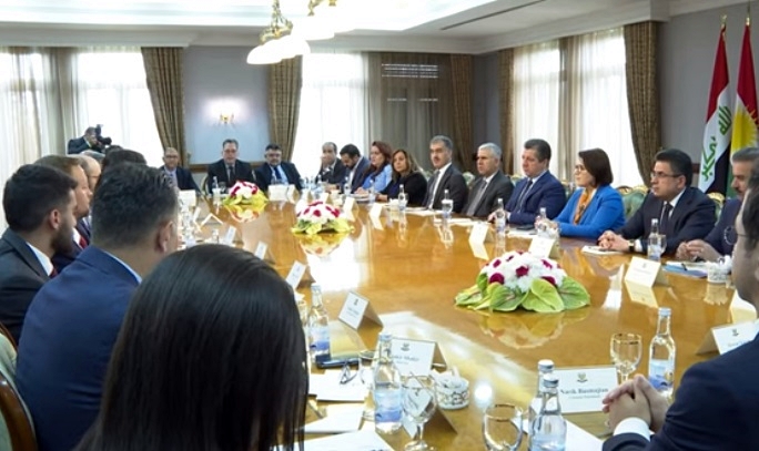 Mesrûr Barzanî li Hewlêrê bi sanda Encûmena Bazirganî ya Amerîka-Kurdistanê re civiya