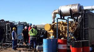 Li Semsûrê (Adiyaman) rojane 10-11 hezar varêl petrol hildiberînin