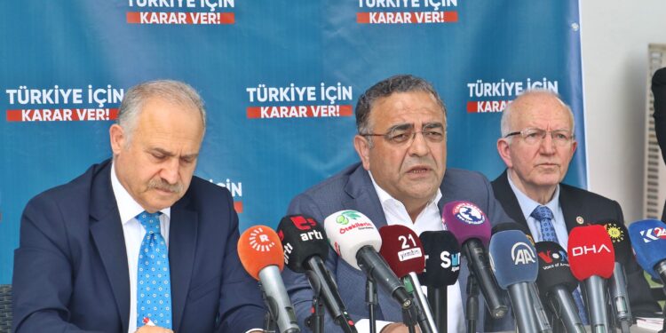 Tanrikulu: CHP li dijî qeyûm e, dixwazin di serê hilbijêrên Kurd de pirsan çêbikin!