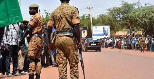 Kesên çekdar li Bûrkîna Fasoyê êrîs kirin: 25 kustî û 10 birîndar hene