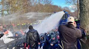 Li Hollandayê polîs mudaxele bi çalakvanên kêsûhewayê kir: 2 hezar kes binçav kir