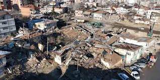 Li bajarê Meletiyê di encama erdhejê de zemîna 4 navçeyan semitiye