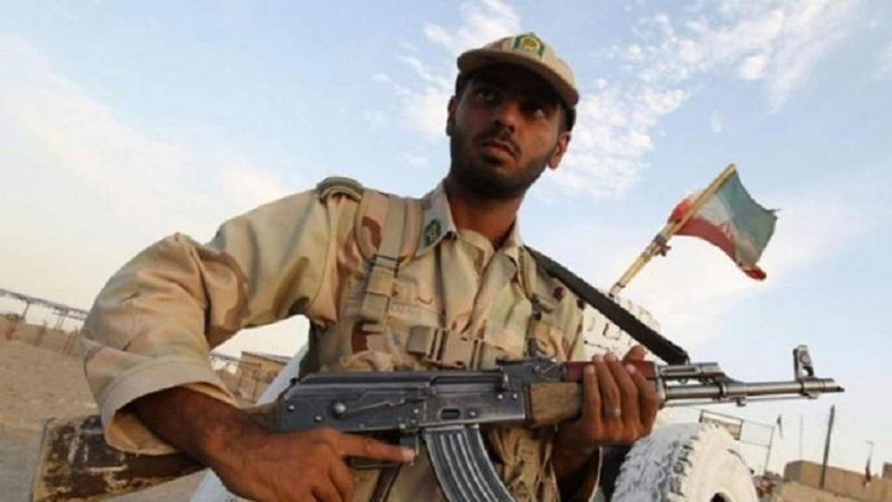 Çekdarên Belûçistanê êrîs birin ser 2 endamên girêdayî hêzên Îranê