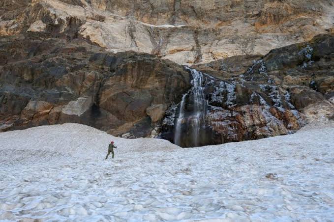 Li Colemêrgê lêgerîna 2 kesên ku di bin cemedan de asê mabûn dewam dike