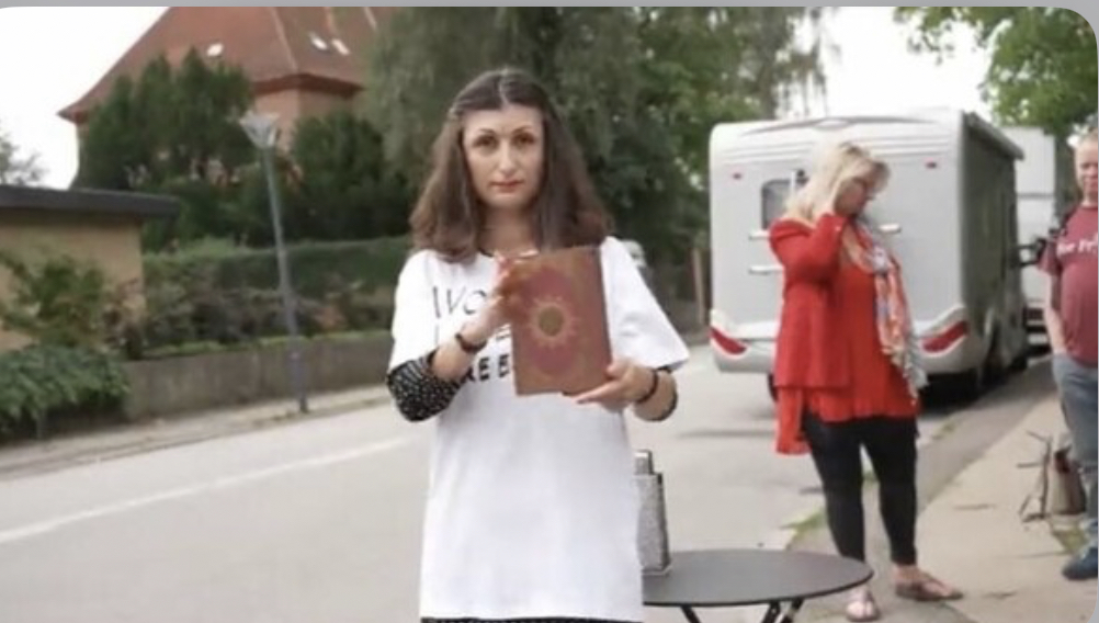 Hunermendeke Îranî, li Denmarkê êrîsî Qurana Pîroz kir