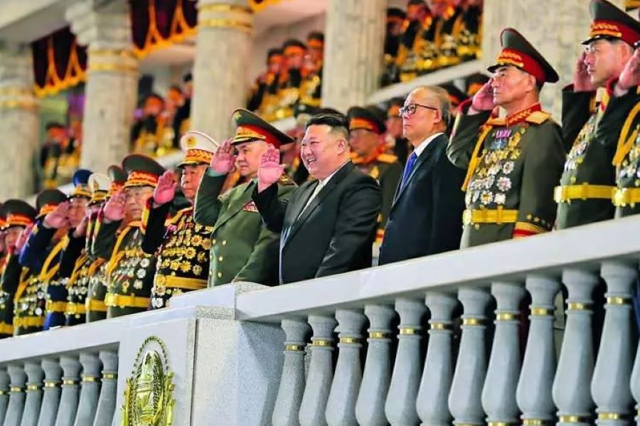 Koreya Bakur, di Roja Serkeftinê de hêza xwe nîsanî cîhanê da