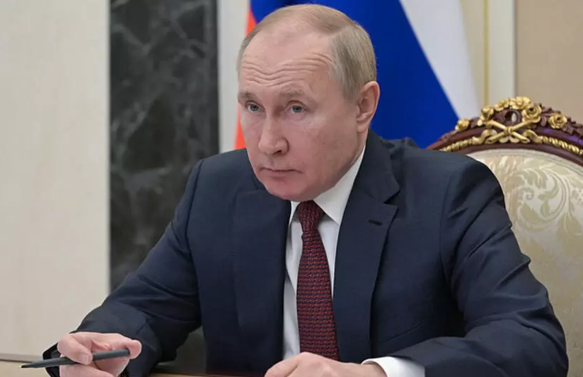 Putin, rexne li hikûmeta Rusyayê kir