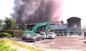 Di fabrîkê de teqîn çêbû, 6 mirî û 100 birîndar hene