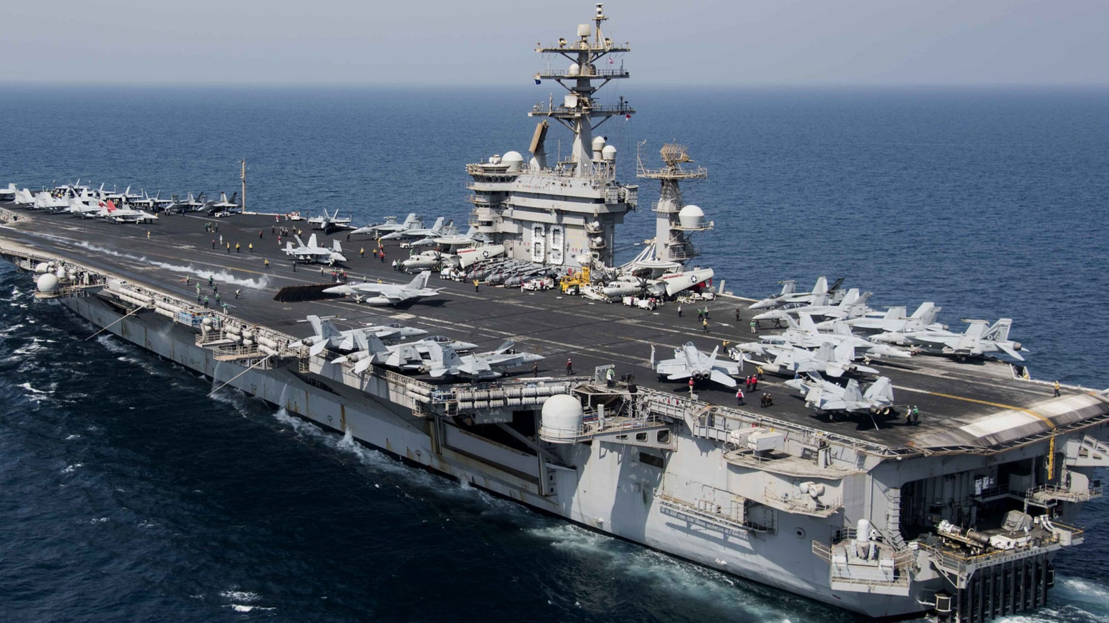 Kestiya Firokehilgir a Amerîkayê derbasî kendava Erebî bû