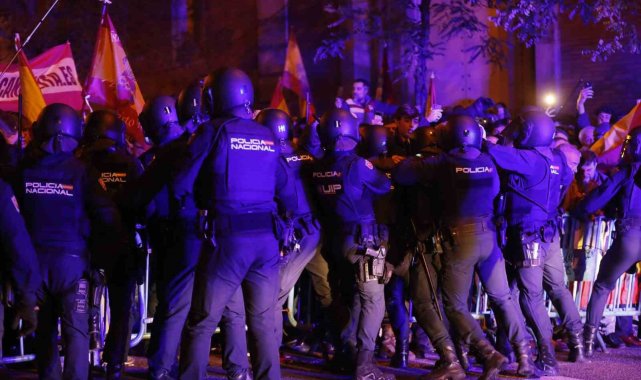 Li Îspanyayê grûbekî rastgir li hemberê derxistina efûya ji bo serokên Katalanan çalakî kirin