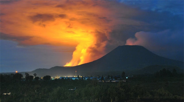 Li welatê Kongoyê çiyayê volkanîk yê Nyamuragira ket nav tevgerê