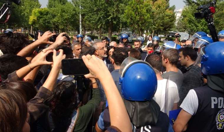 Grubekî xwest ji bo Öcalan bimese lê polîs mudaxele kir: 90 kes hatin binçavkirin