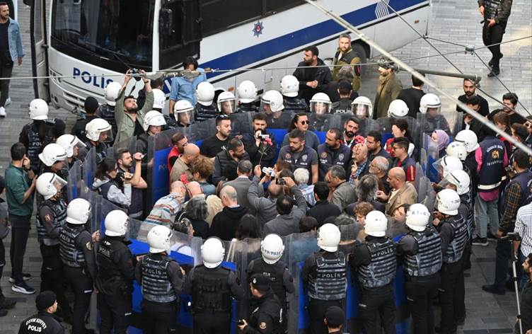 Hêzên asayîsê li Îstenbolê 26 dayîkên Semiyê xist binçav