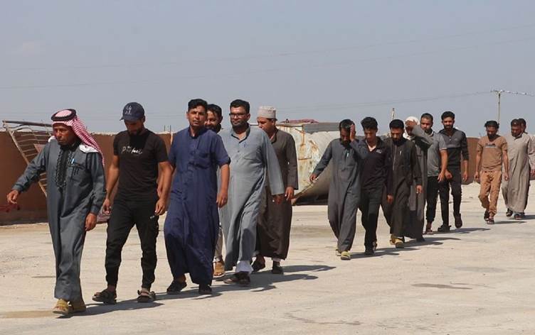 Dêrazor | 14 çekdarên Ereb xwe radestî HSDê kirin