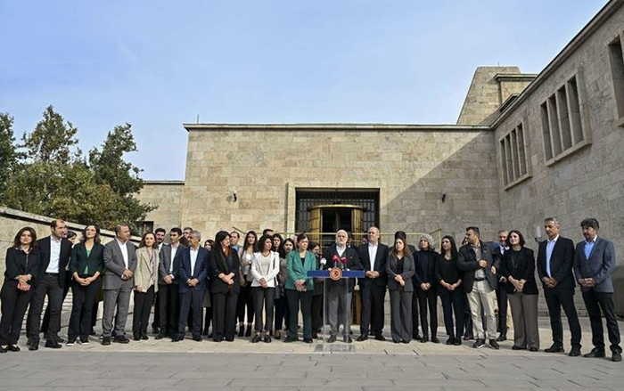 Parlamenterên HEDEPê dixwazin li Îmraliyê serdana Ocalan bikin