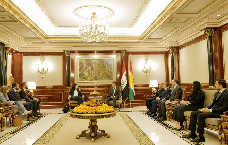 Serokê Herêma Kurdistanê, sandeke Amerîkayê pêswazî kir