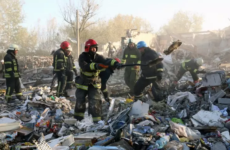Rusyayê êrîsî gundê Groza kir: Bi dehan mirî hene!