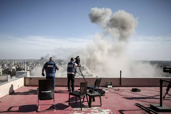 Li Xezayê, 18 rojnamevan hatin kustin