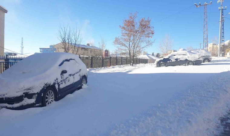 Li Elbakê (Baskale) erebe di bin berfê de man û rêya 27 jîngehan ji berfê hat girtin