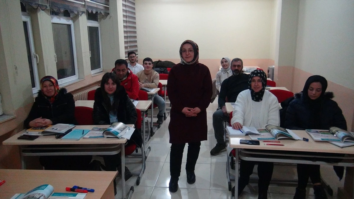 Navenda Gel ya Perwerdê li bajarê Bedlîsê kursa zimanê Kurdî vekir