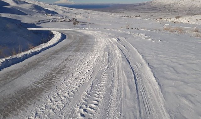 Li Bêgiriyê (Muradiye) ji ber berfê rojekî navberê dan perwerdê
