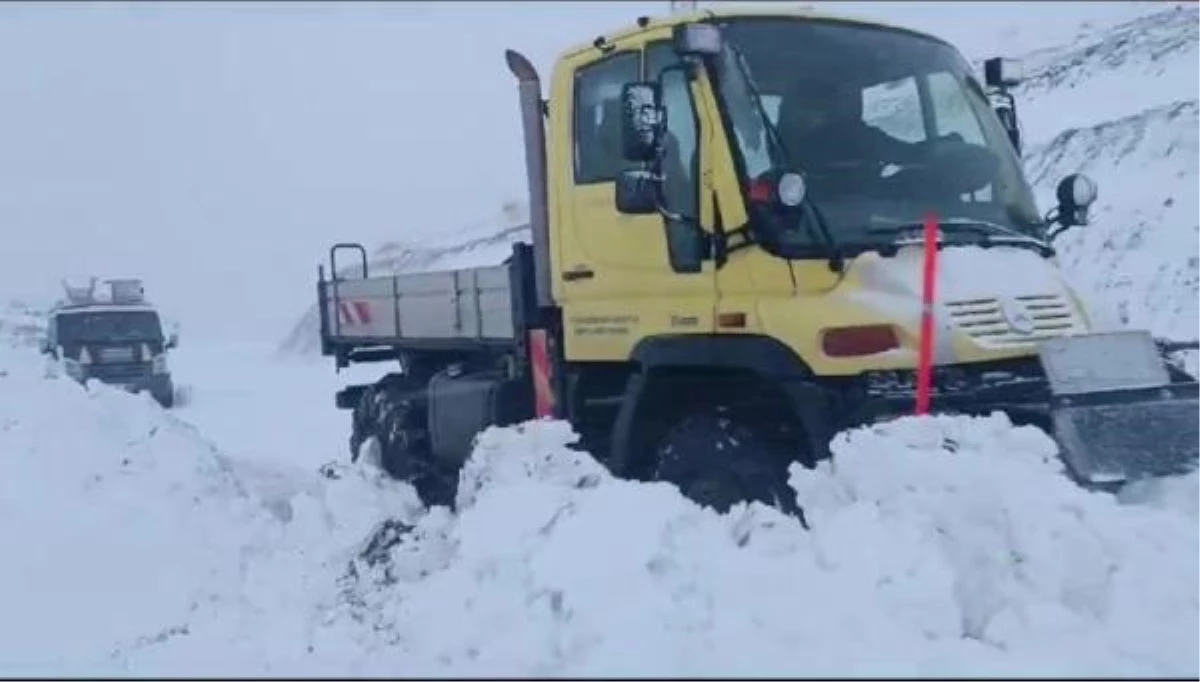 Li navça Berwariya Sêrtê mînîbus û 6 kesên di berfê de asê man hatin rizgarkirin