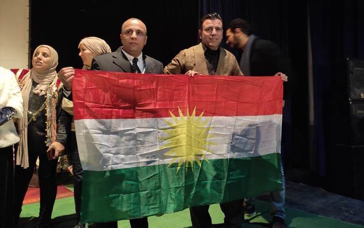 Di festîwalê de bûn yekem û sertê wan bilinkirina ala Kurdistanê bû