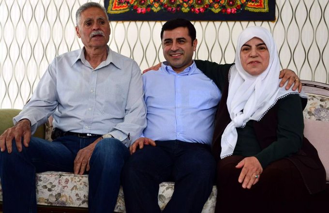 Bavê Selahattîn Demirtas koça dawî kir