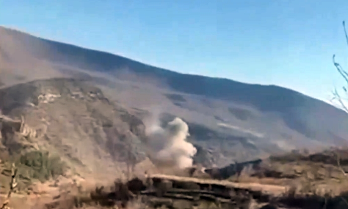 Tirkiyê li gundekî Duhokê otomobîleke PKKê bombe kir