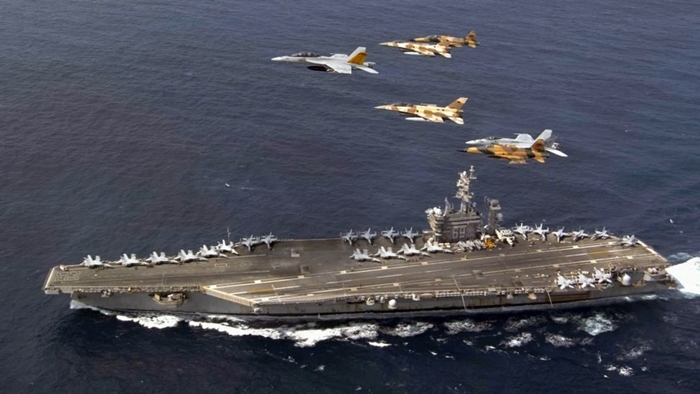 Kestiya ser a Amerîkayê Dwight D. Eisenhower Kendava Hurmuzê derbas kir