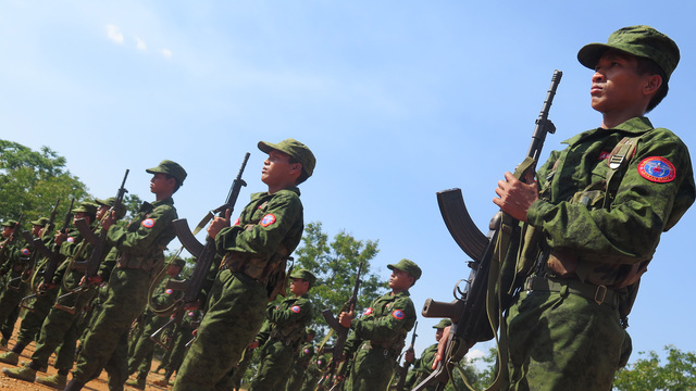 Grûbên berxwedêr ên çekdar pêsde diçin û 276 lesker teslîmê Hindistanê bûn
