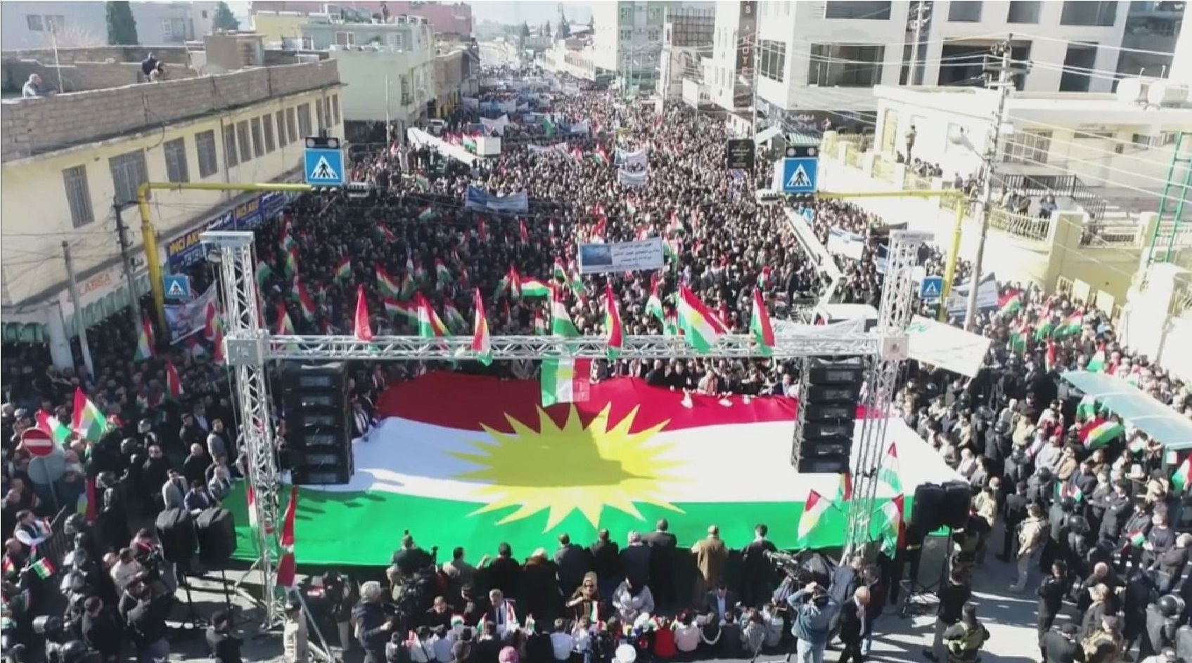 Li Duhokê bi deh hezaran welatî ji bo riswakirina Tehranê daketin kolanan