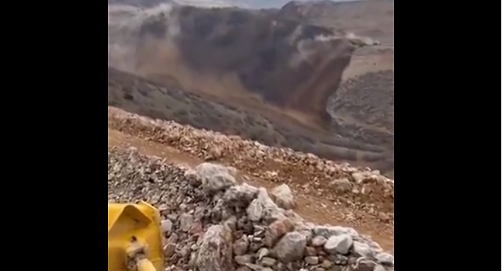 Li Ezirganê çiyayê axê bi ser kana zêr de hat xwar: Gelek karker di bin de man