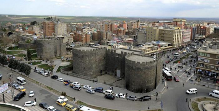 HDPê li Amedê hemû saredarîyên di destê qeyûman da qezenc kirin