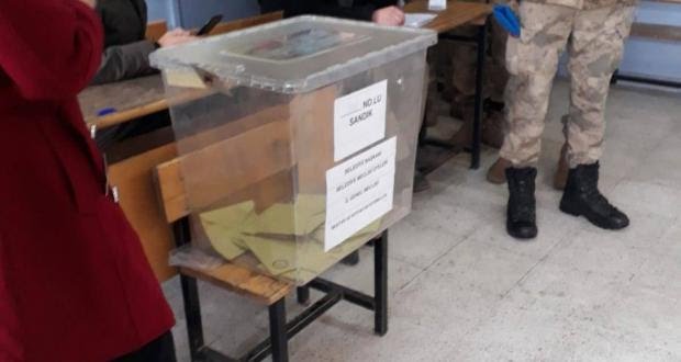 Li Sêrtê alozî | Polîs: Tu ne parlamentarê me yî, yê terorîstan î!