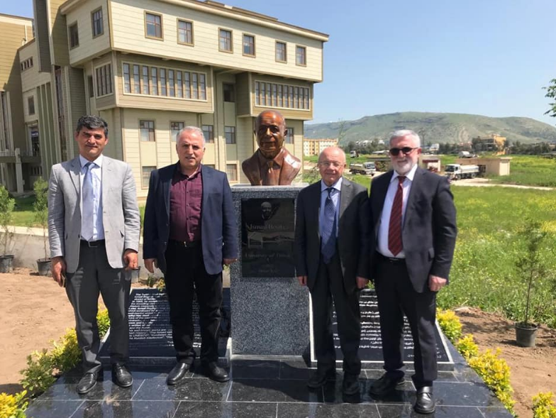 Peykerê Besikcî li bexçeya Zanîngeha Dihokê hate danîn