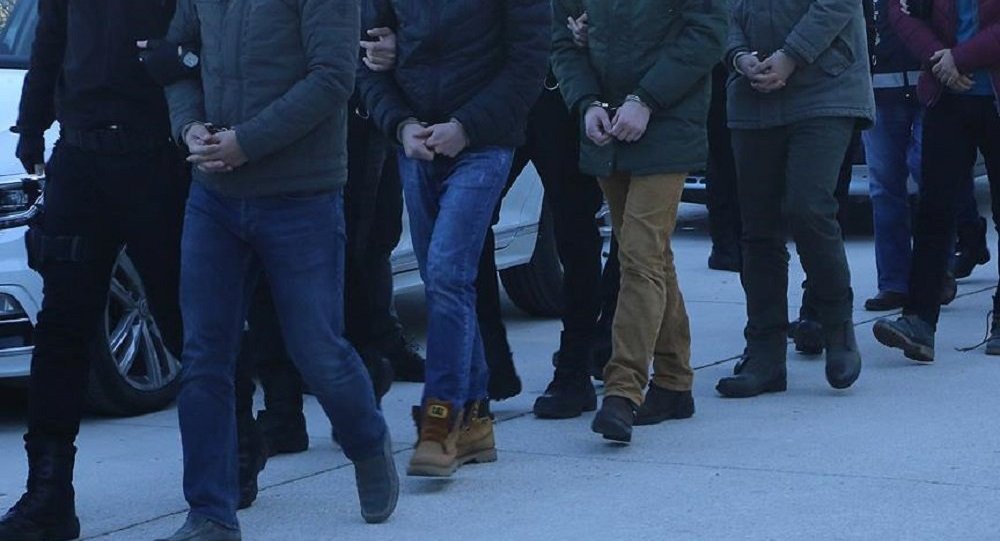 Li Mêrdînê û Îzmîrê hejmarek siyasetmedarên kurd hatin desteserkirin