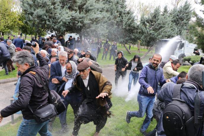 Parlamentarên HDPê rastî mudaxeleyê hatin, Remziye Tosun rakirin nexwesxanê