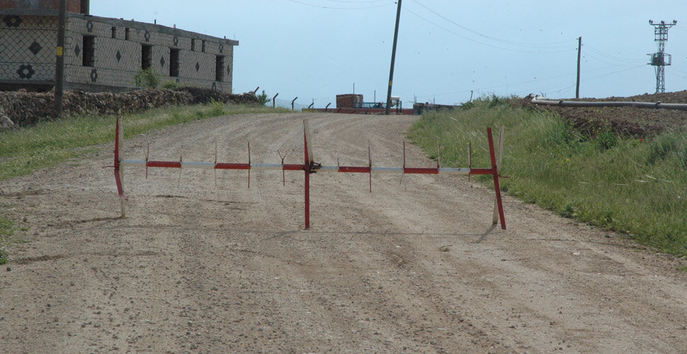 Li navçeya Çinar a Amedê, taxekî xistin karantînayê