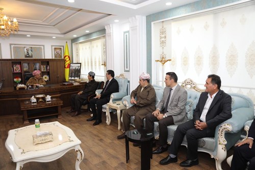 Serok Barzanî navenda PDKê ya Duhokê ziyaret kir