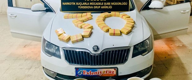 Wêrekiyeka zêde: 42 kîlo eroyînê di sindoqa ereba xwe de dibir